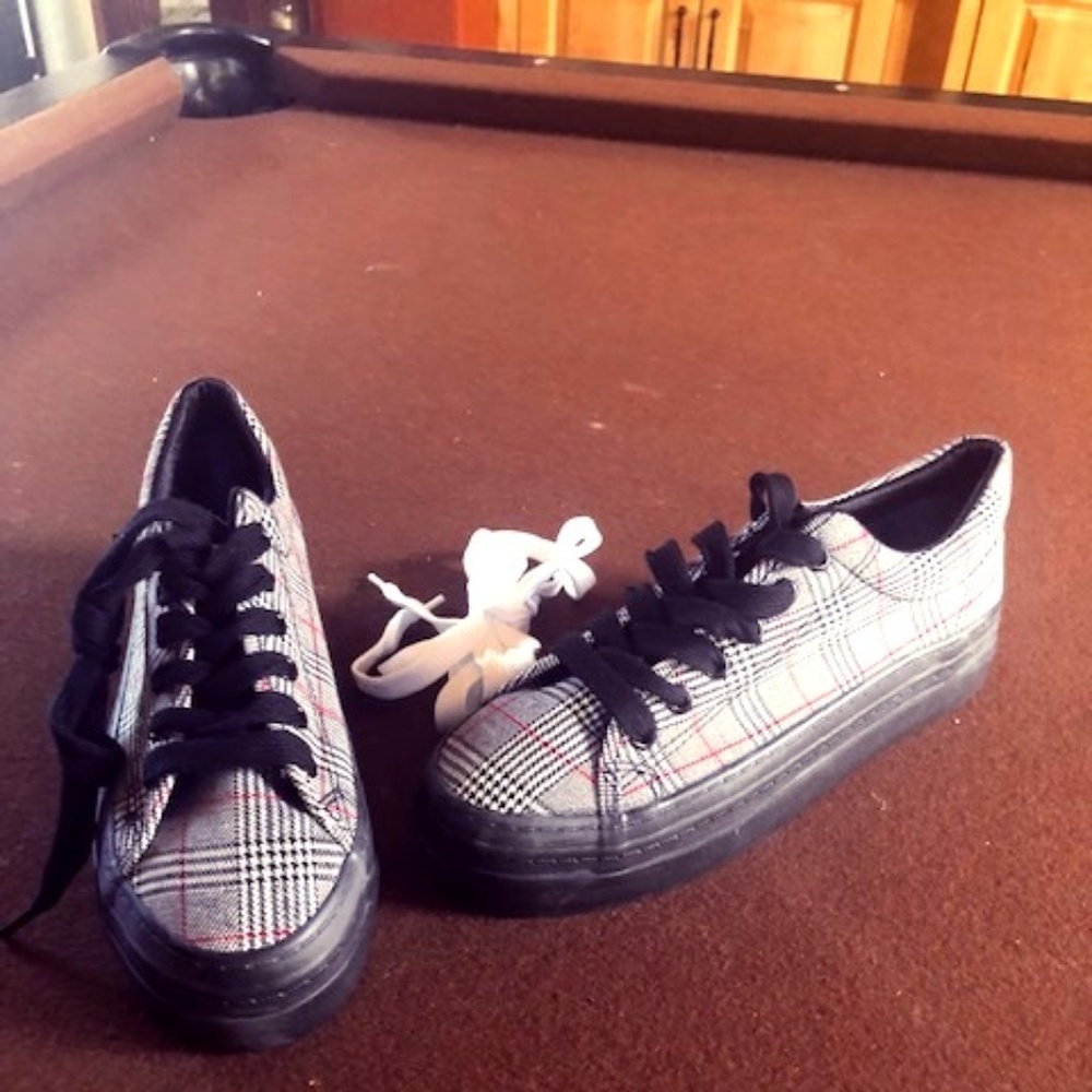 Sneakers/Kicks